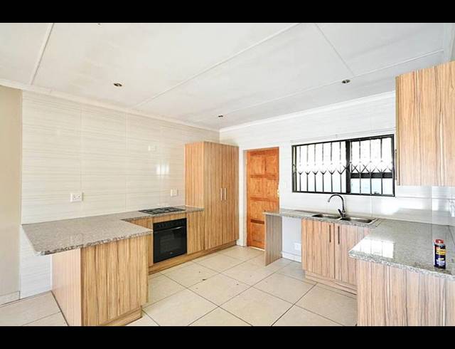 2 BEDROOM TOWNHOUSE FOR SALE IN ORIEL